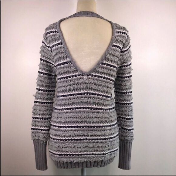 NWT Chaser Gray Fringed Triangle Back Sweater SZ M - Picture 4 of 9